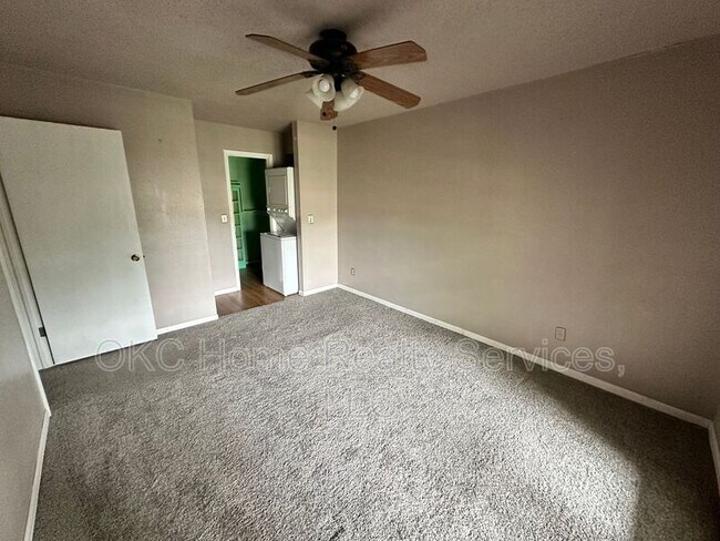 Building Photo - 6704 N Meridian Ave