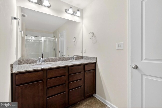 Building Photo - 48 Munro Rd