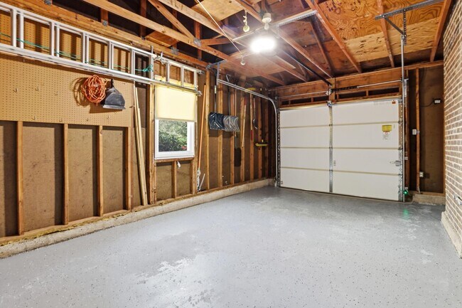 Building Photo - 1522 Powells Tavern Pl