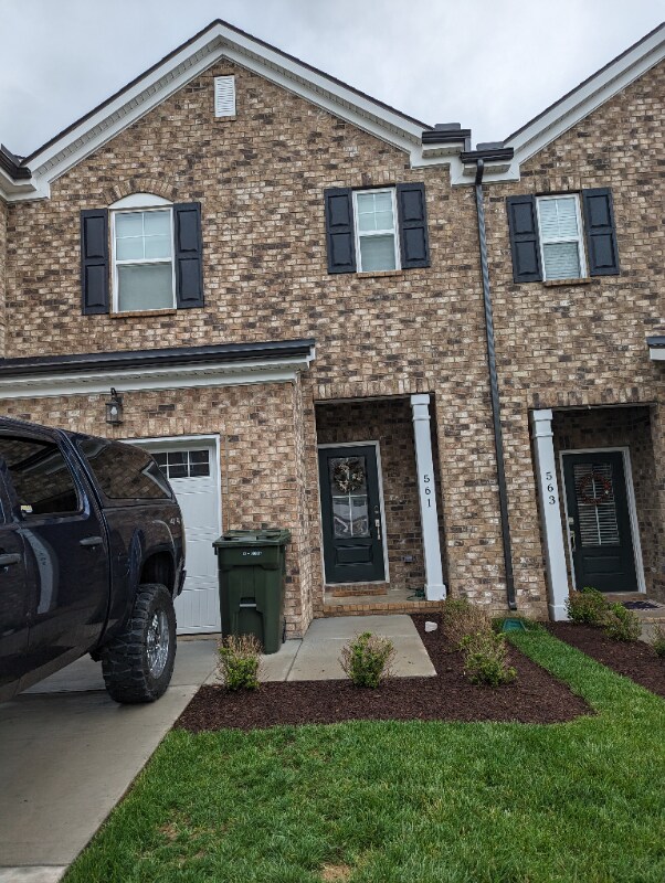 Building Photo - 561 Becks Pl