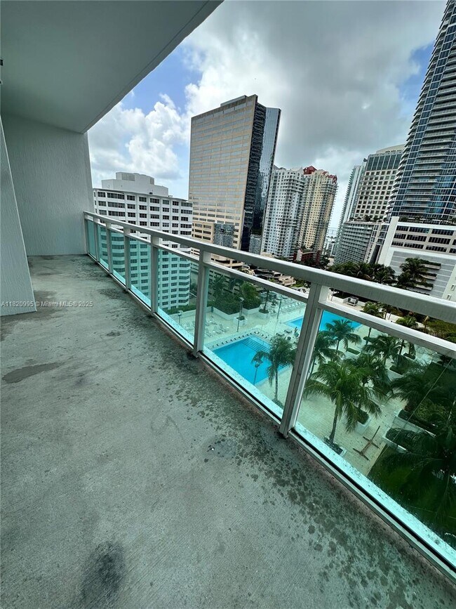 Building Photo - 950 Brickell Bay Dr