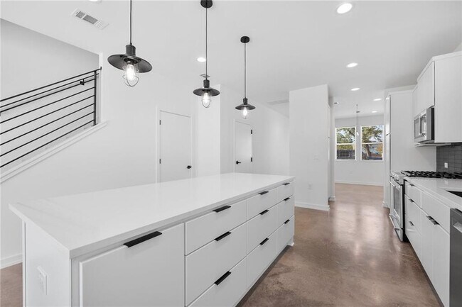 Building Photo - 914 Taulbee Ln