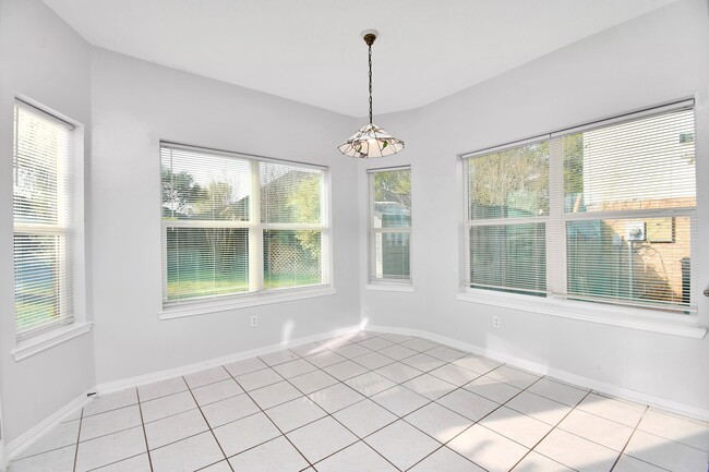 Building Photo - 15711 Rosewood Hill Ct