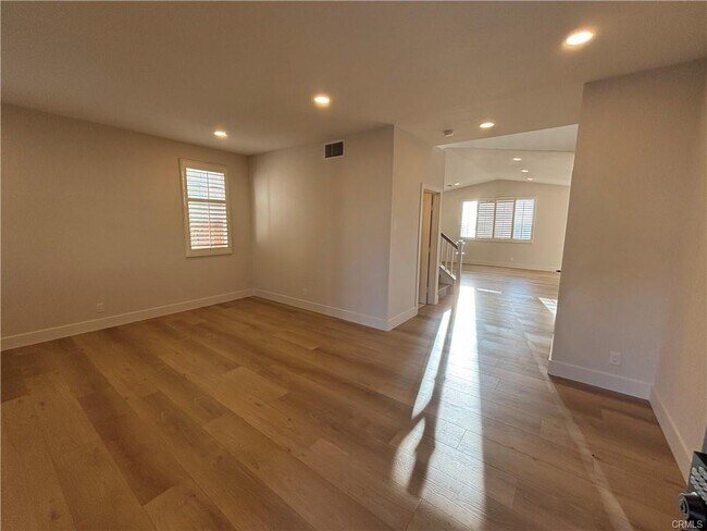 Building Photo - 33 Grassy Knoll Ln