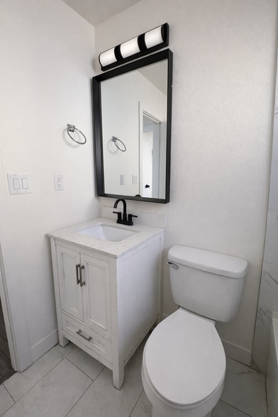 Building Photo - 4322 San Bernardino Ave