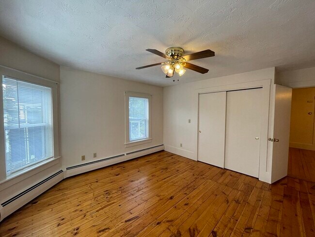 Building Photo - 164 Brown St
