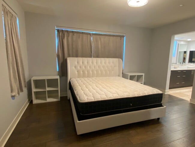 Building Photo - Beautiful Townhouse 3 Bedroom + 3 Bathroom