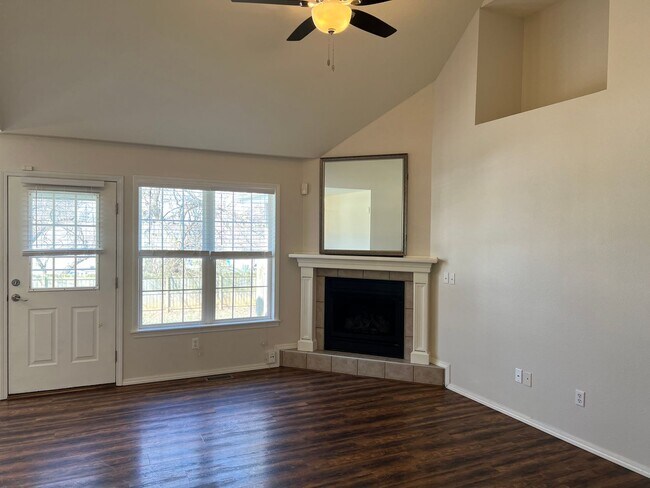 Building Photo - 3 Bed / 2 Bath Springfield Address, Republic Schools