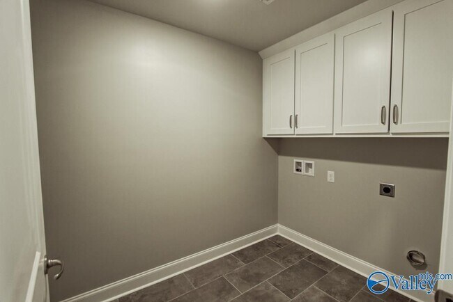 Building Photo - 17212 Stonegate Dr