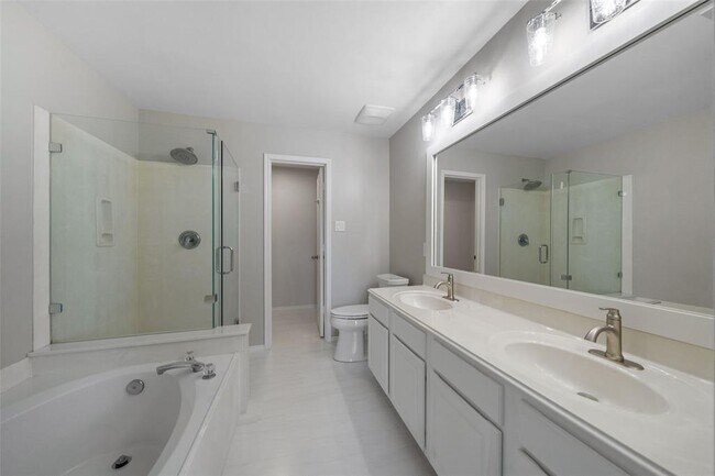 Building Photo - 131 N Villa Oaks Dr