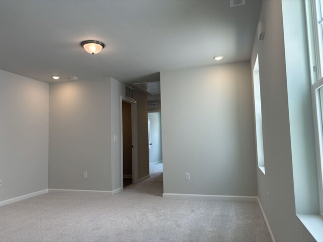 Building Photo - 303 Aster Bloom Ln