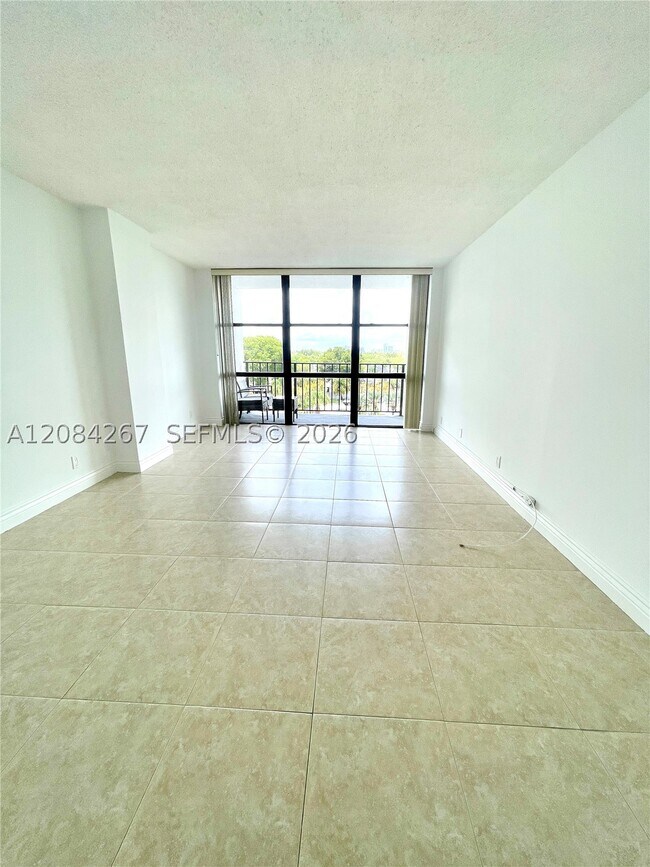 Building Photo - 1000 Parkview Dr