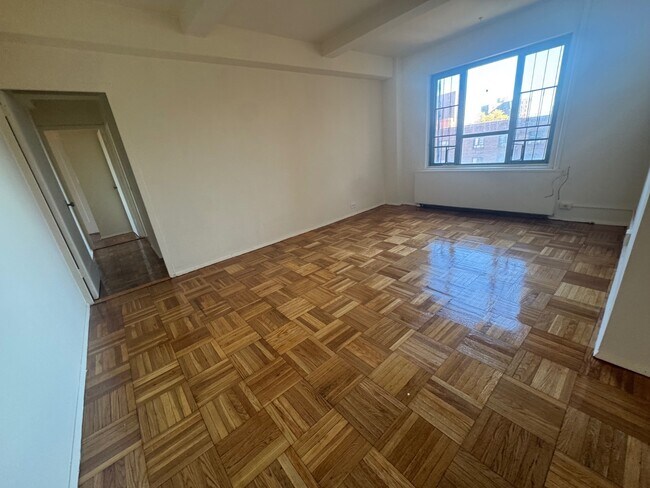 Building Photo - 1925 McGraw Ave