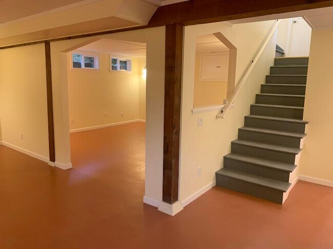 Building Photo - Impecable Remodel of Historic Eastmoreland...