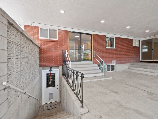 Building Photo - 3340 S Terrace View Dr