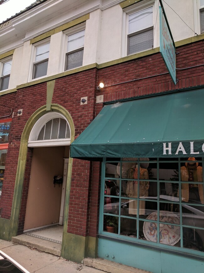 Building Photo - 117 N Robinson St