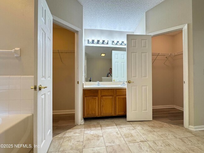 Building Photo - 6835 Otters Den Ct N