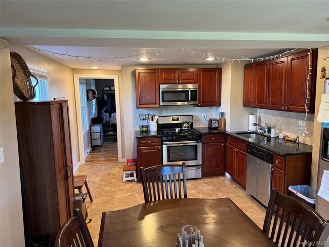 Building Photo - 58 Floyd Pl