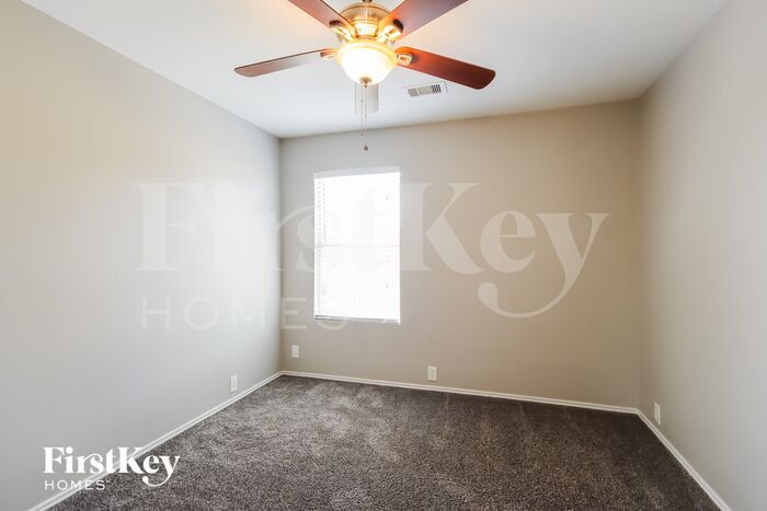 Building Photo - 923 Grand Plains Dr