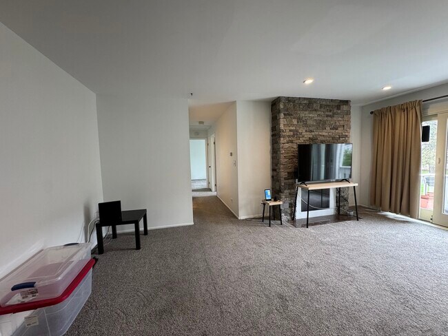 Building Photo - 220 Oak Knoll Ct