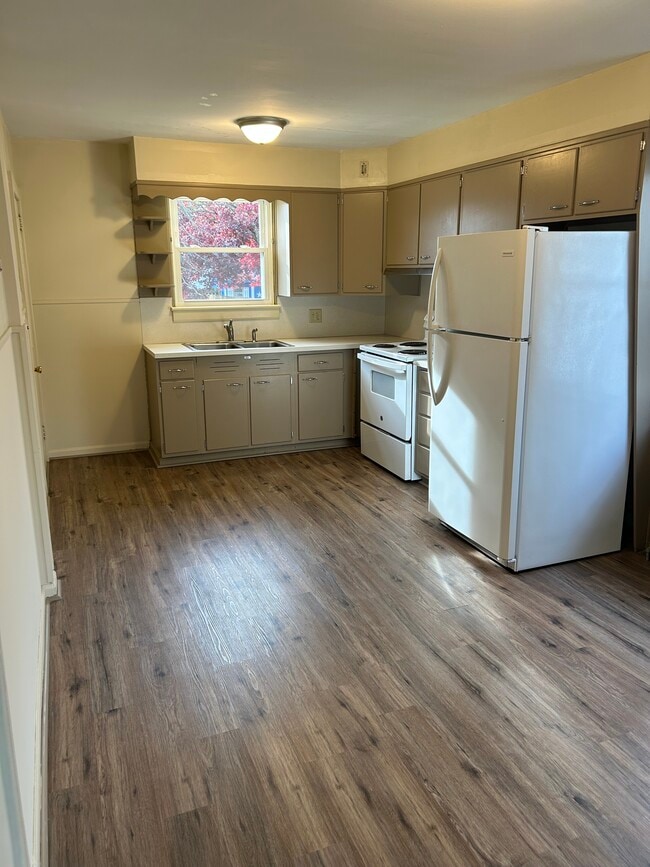 Building Photo - 113 N Franklin St