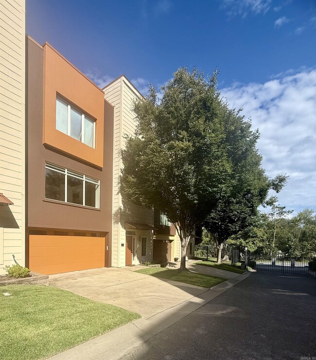 Building Photo - 110 Vertical Lofts Dr