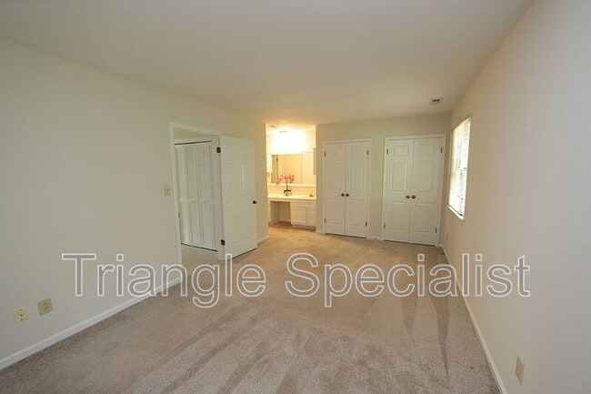 Building Photo - 112 Mossbark Ln