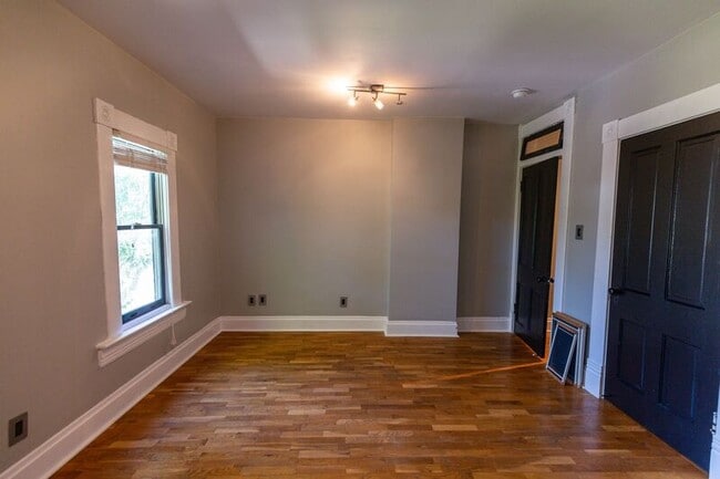 Building Photo - 221-223 Thurman Avenue