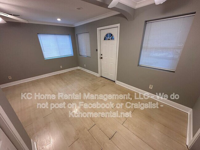 Building Photo - 4343 Myrtle Ave