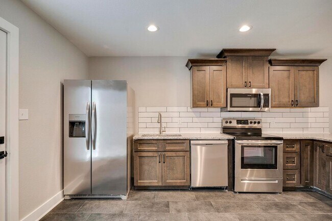 Building Photo - 349-wr