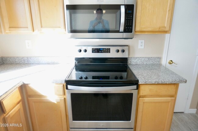 Building Photo - 3033 E Hononegh Dr