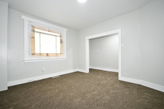 Building Photo - Bright 2-Bedroom Home in Rankin - Section ...