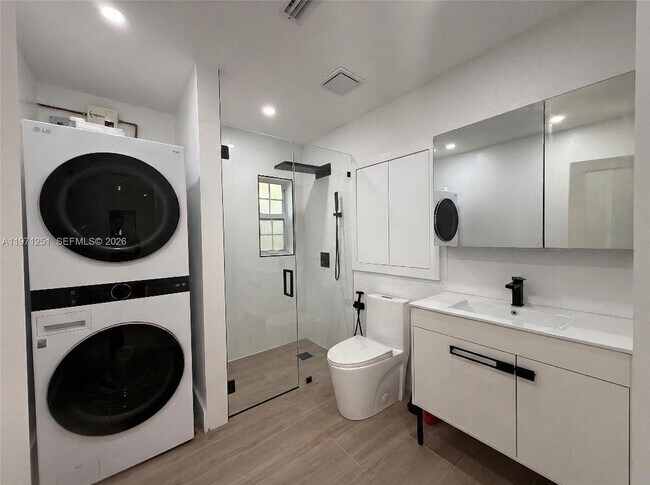 Building Photo - 1701 SW 13th Ct