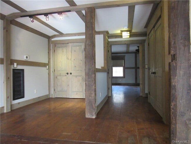 Building Photo - 63 River Rd