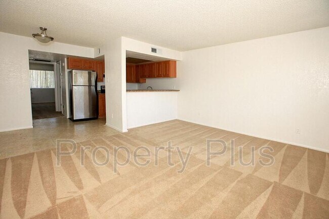 Primary Photo - 3810 N Maryvale Pkwy