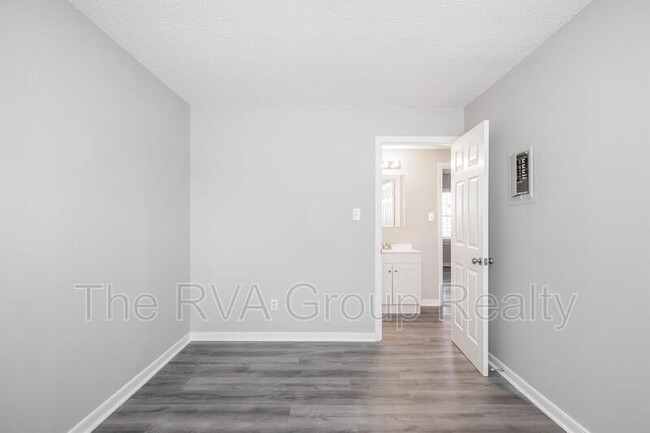 Building Photo - 3807 Woodlawn St