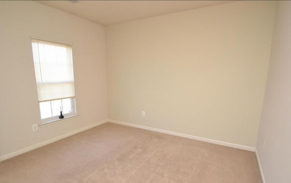 Building Photo - 9003 Bealls Farm Rd