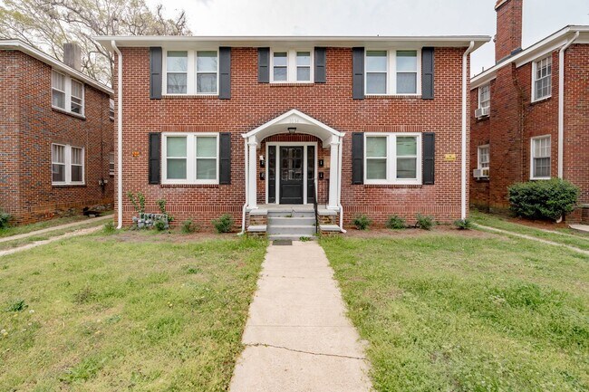 Primary Photo - Charming 1 Bedroom Apartment - Section 8 A...