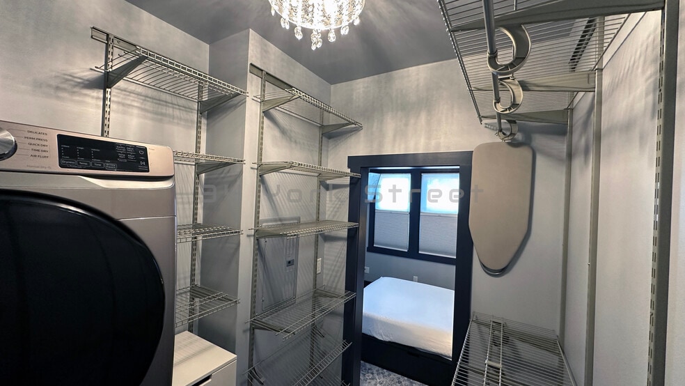 Building Photo - 34 York St