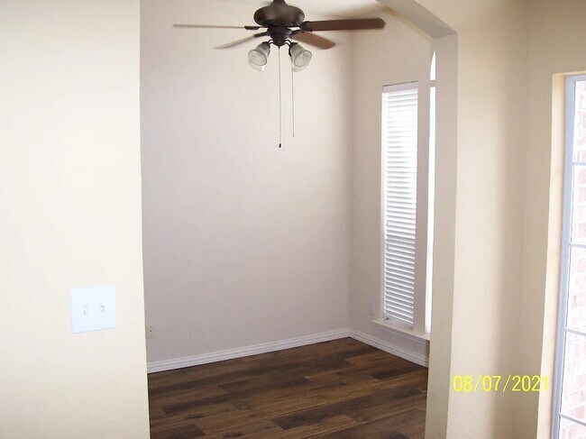 Building Photo - 7900 Brookmount St