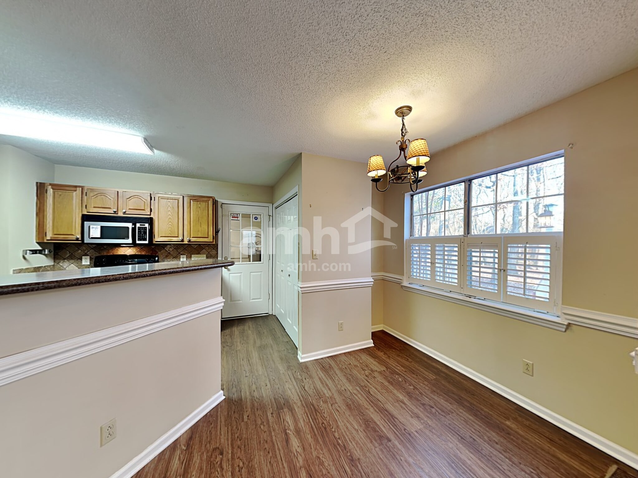 Building Photo - 1255 Hawthorne Dr