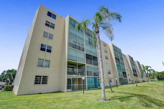 Building Photo - 301 SE 3rd St