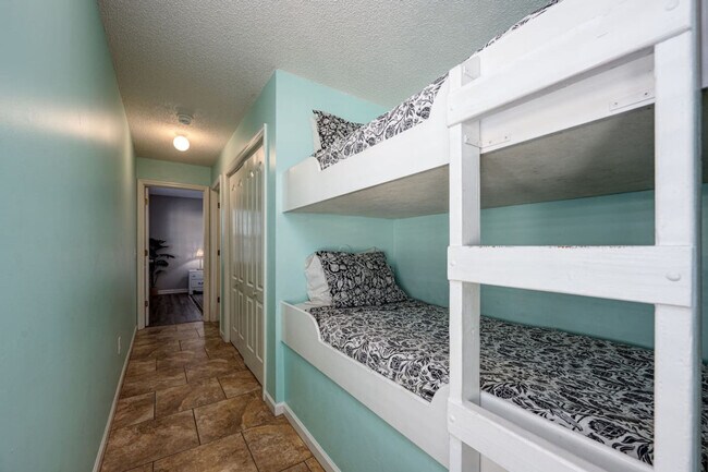 Building Photo - 17462 Front Beach Rd