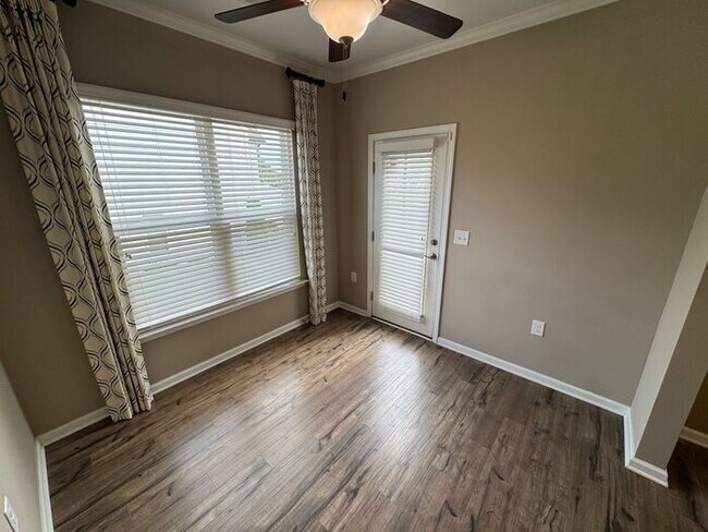 Building Photo - Like new 3 Bedroom townhouse with 2 car ga...