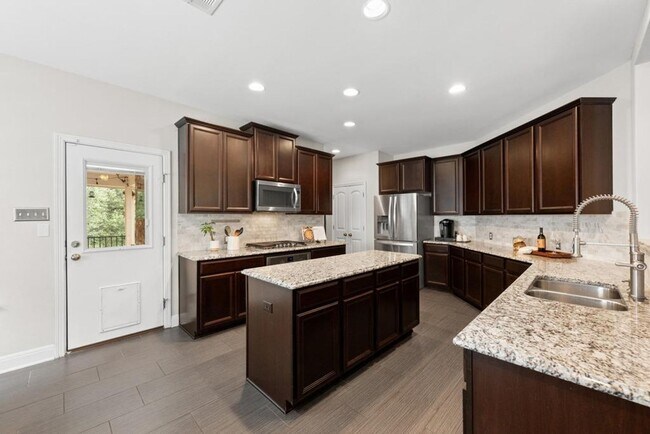 Building Photo - 18404 DeLeon Bayou Ln