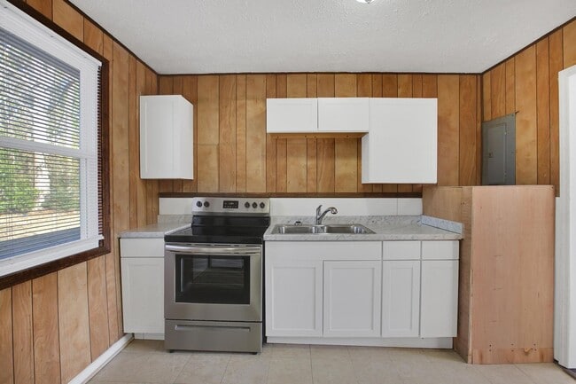 Building Photo - 2 Bedroom Duplex in Jacksonville