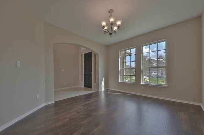 Building Photo - 2211 Dama Dr