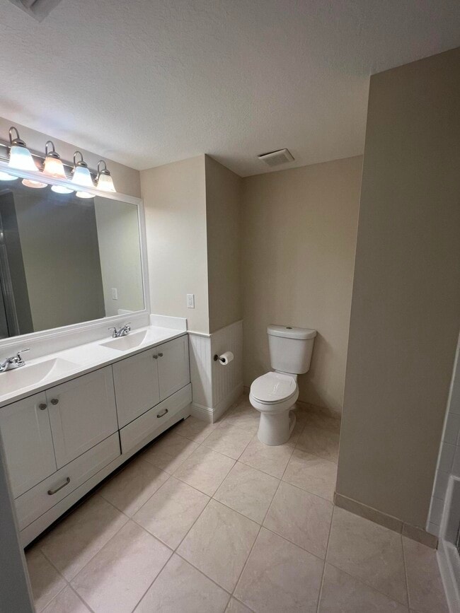 Building Photo - 11016 Legacy Dr