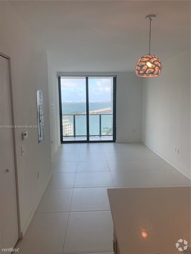 Building Photo - 1 br, 1.5 bath Condo - 501 NE 31st St Unit...