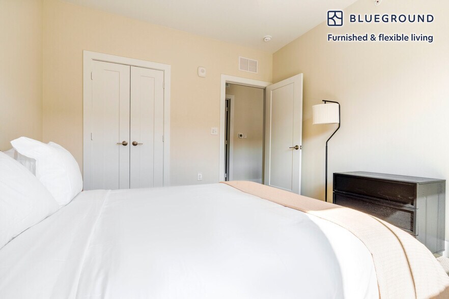 Building Photo - 1501 W Howard Ln